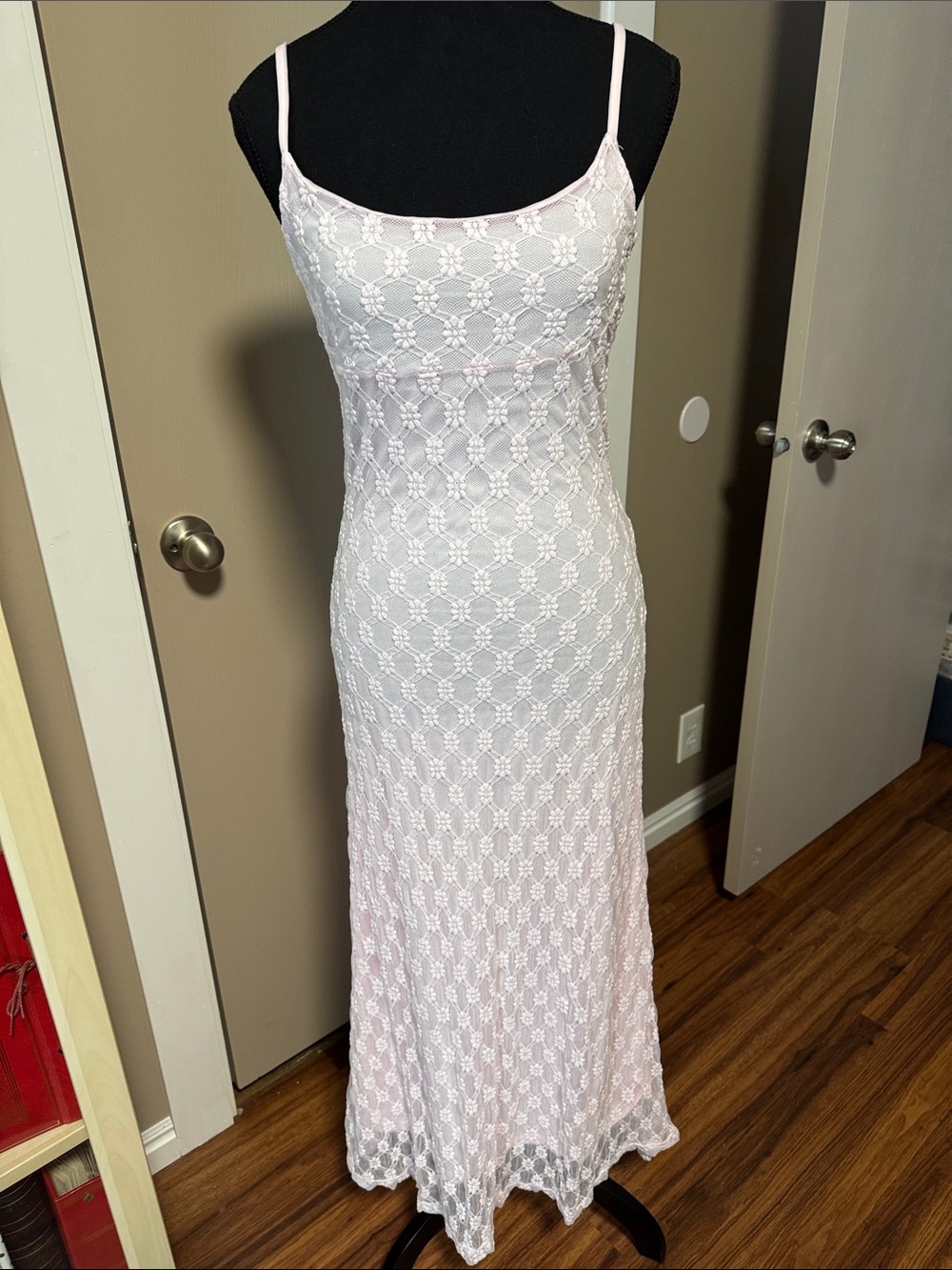 Spaghetti-Strap Lace Maxi Dress in Light Pink